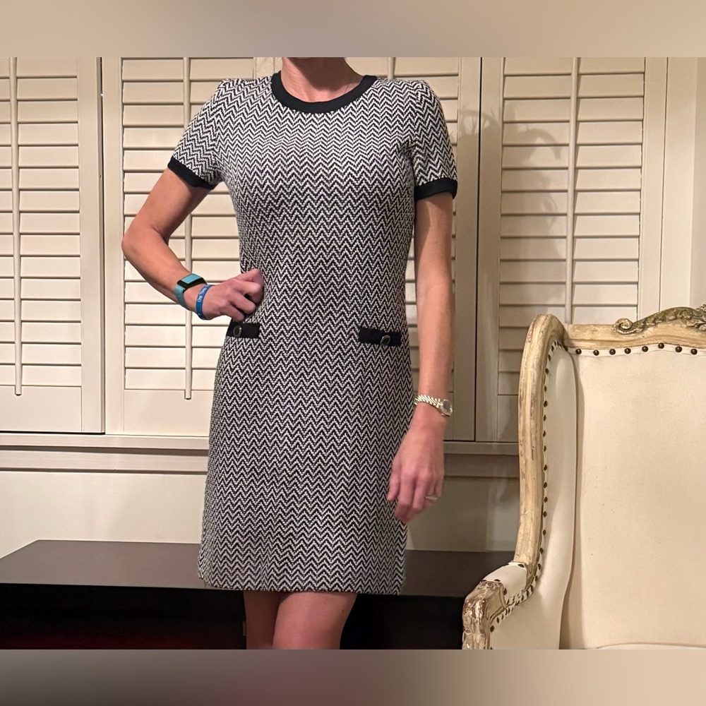 St. John short sleeve stretchy knit dress
